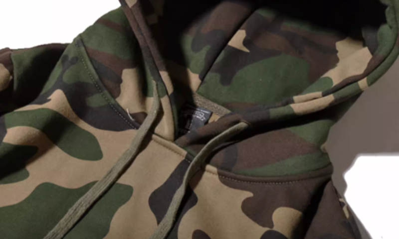 Fleece-lined camouflage hooded sweatshirt V0480