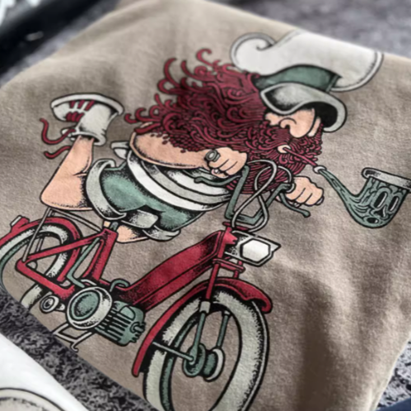 Old man on a bicycle T-shirt V0529