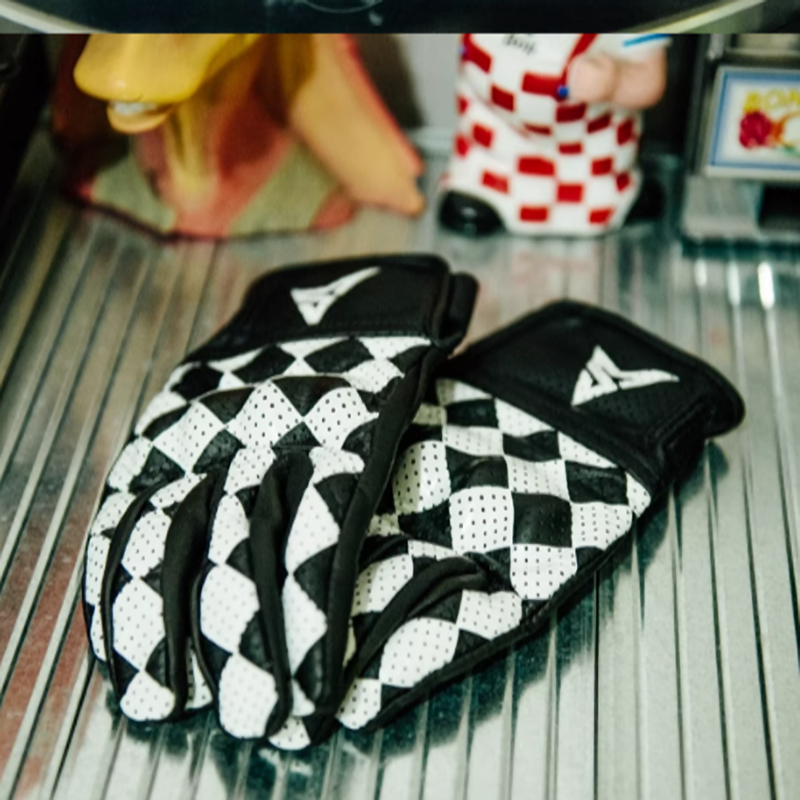 Retro Checkered Rider Gloves V0560