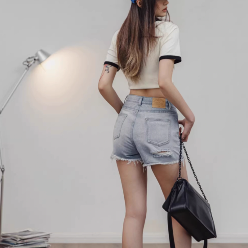 Distressed denim shorts V0643