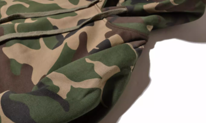 Fleece-lined camouflage hooded sweatshirt V0480