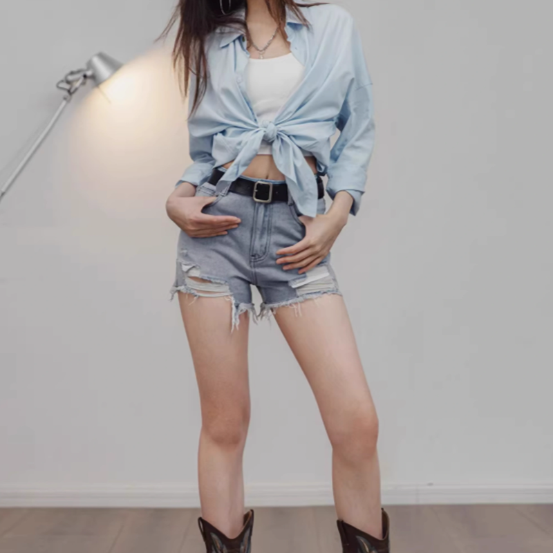 Distressed denim shorts V0643