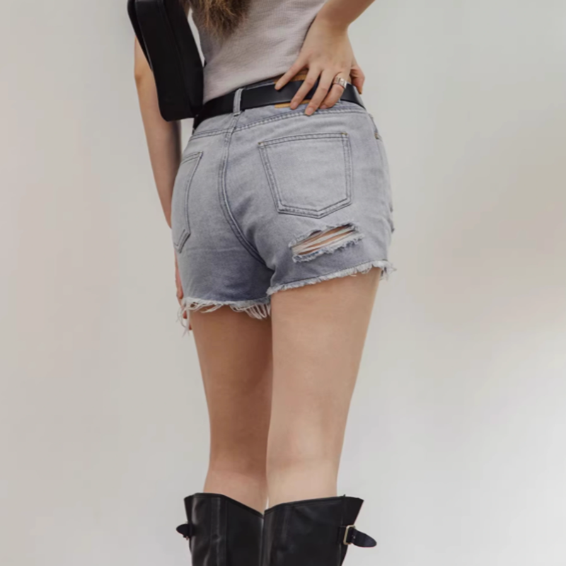 Distressed denim shorts V0643