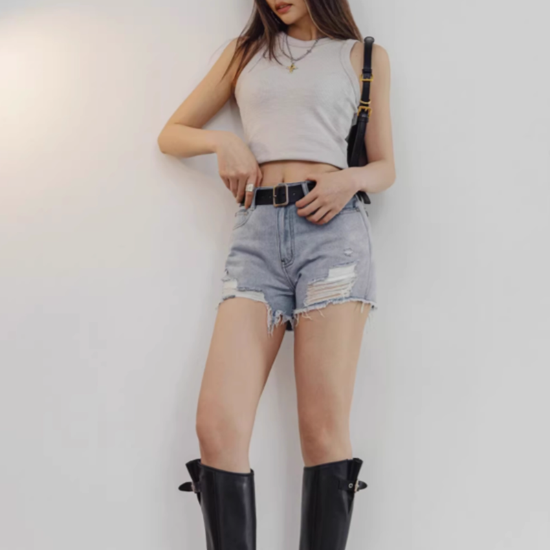Distressed denim shorts V0643