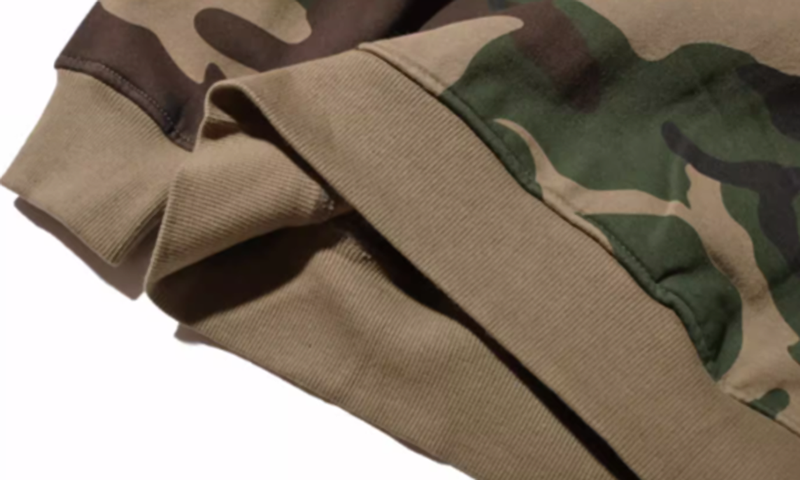 Fleece-lined camouflage hooded sweatshirt V0480