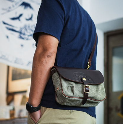 Classic Cowhide Messenger Bag V1003