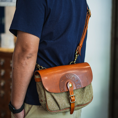 Classic Cowhide Messenger Bag V1003