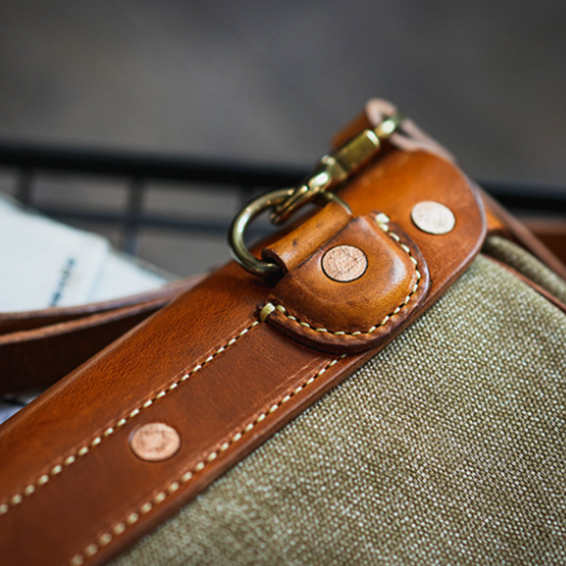 Classic Cowhide Messenger Bag V1003
