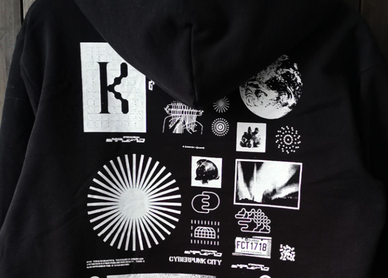 Graphic Back-Print Hoodie V0872