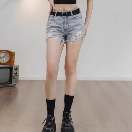 Distressed denim shorts V0643