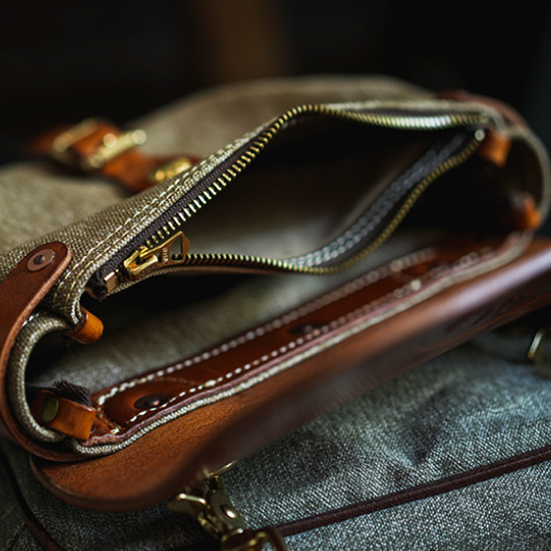 Classic Cowhide Messenger Bag V1003