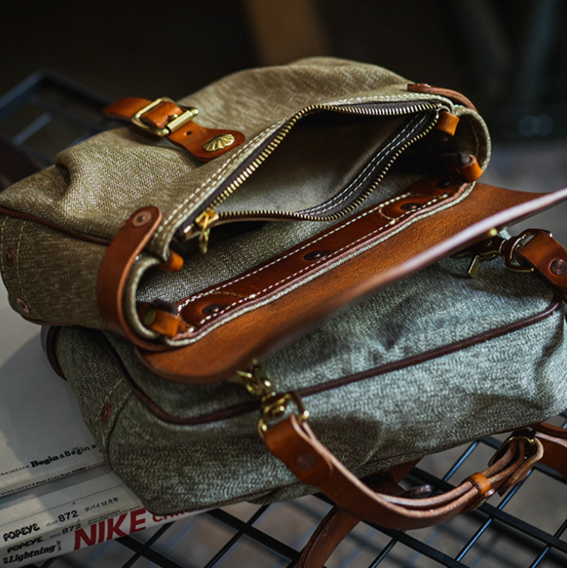 Classic Cowhide Messenger Bag V1003