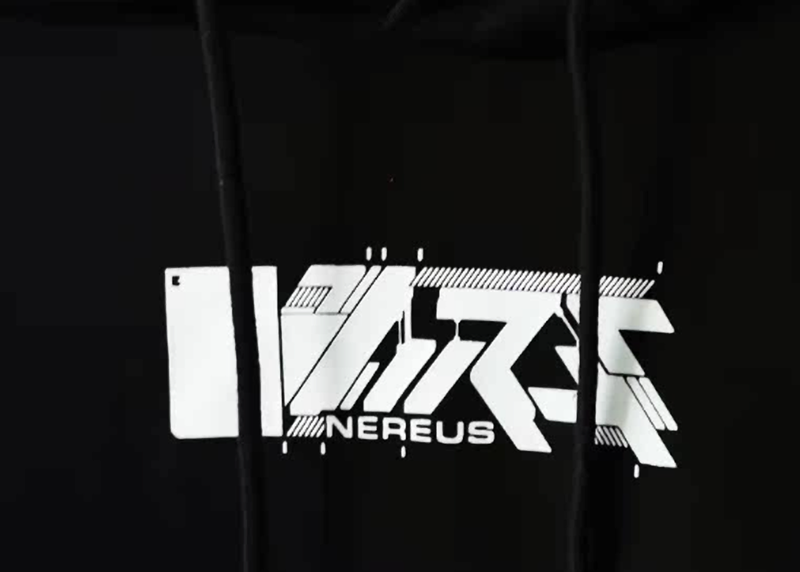 Graphic Back-Print Hoodie V0872