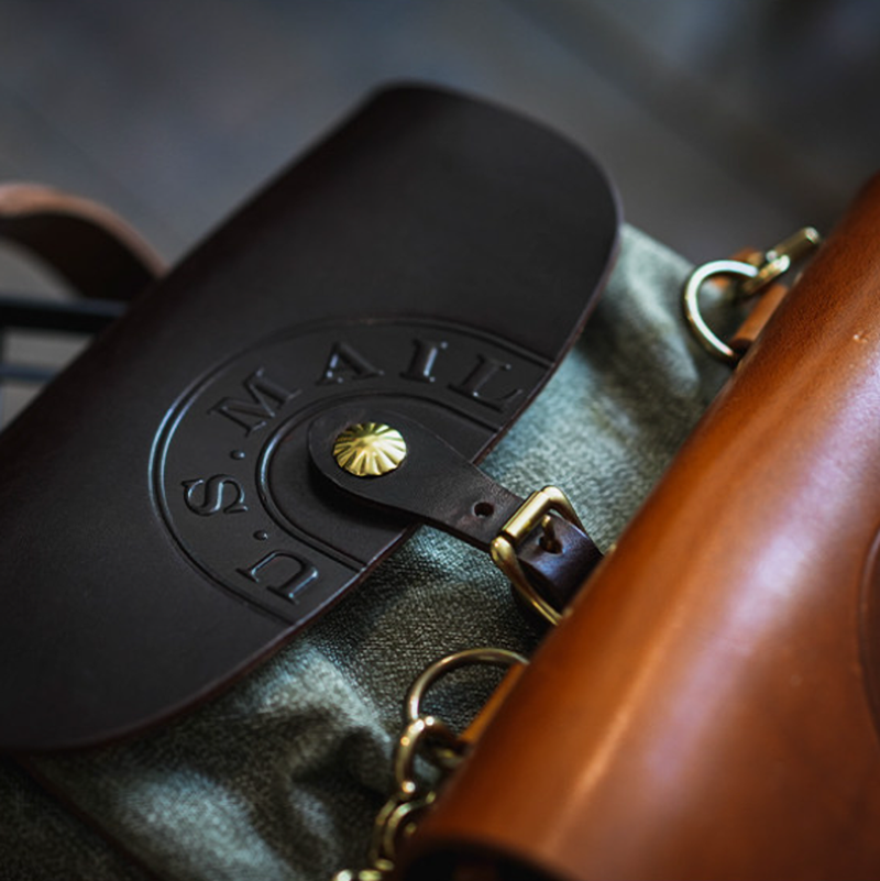 Classic Cowhide Messenger Bag V1003