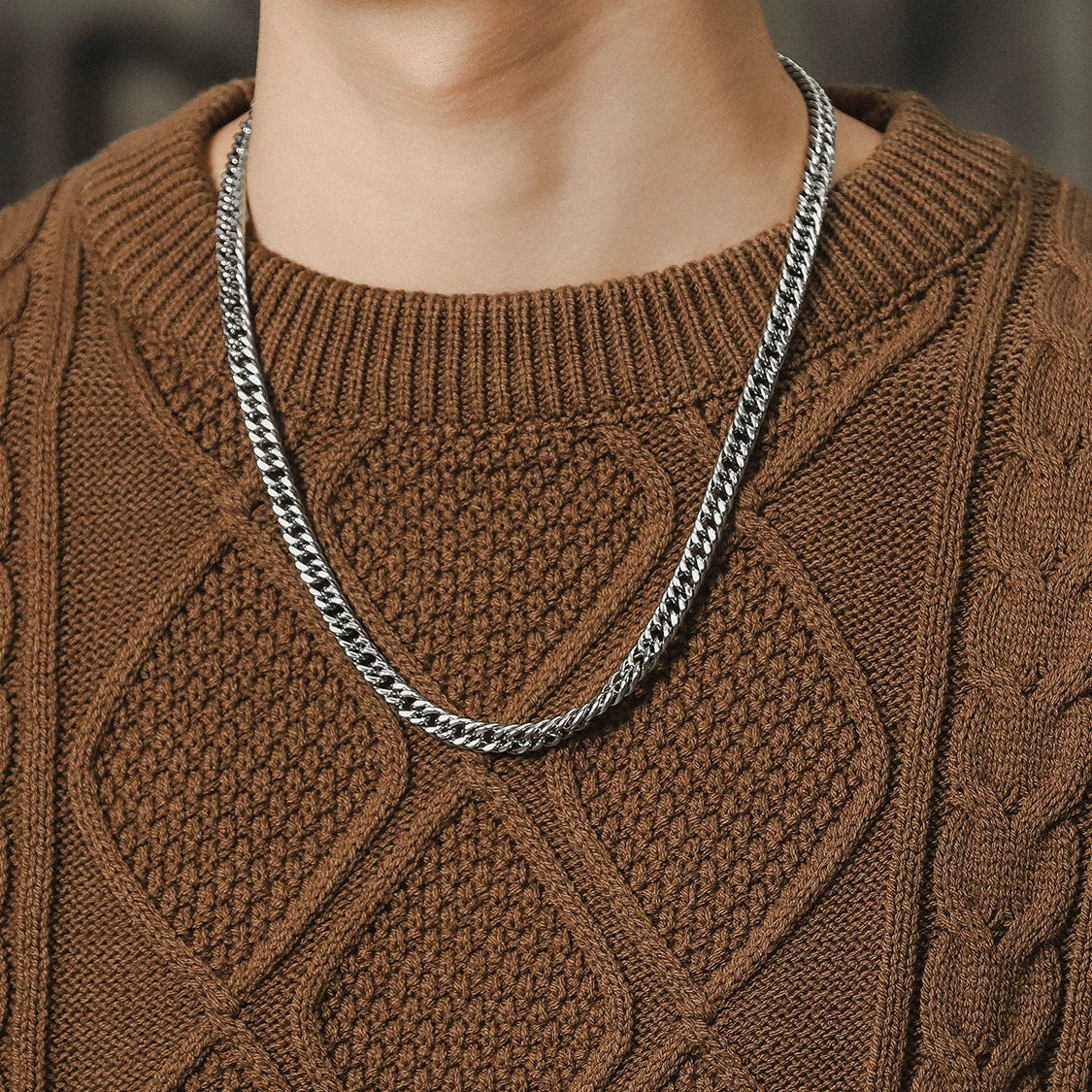 American Chunky Cable-Knit Sweater V1067